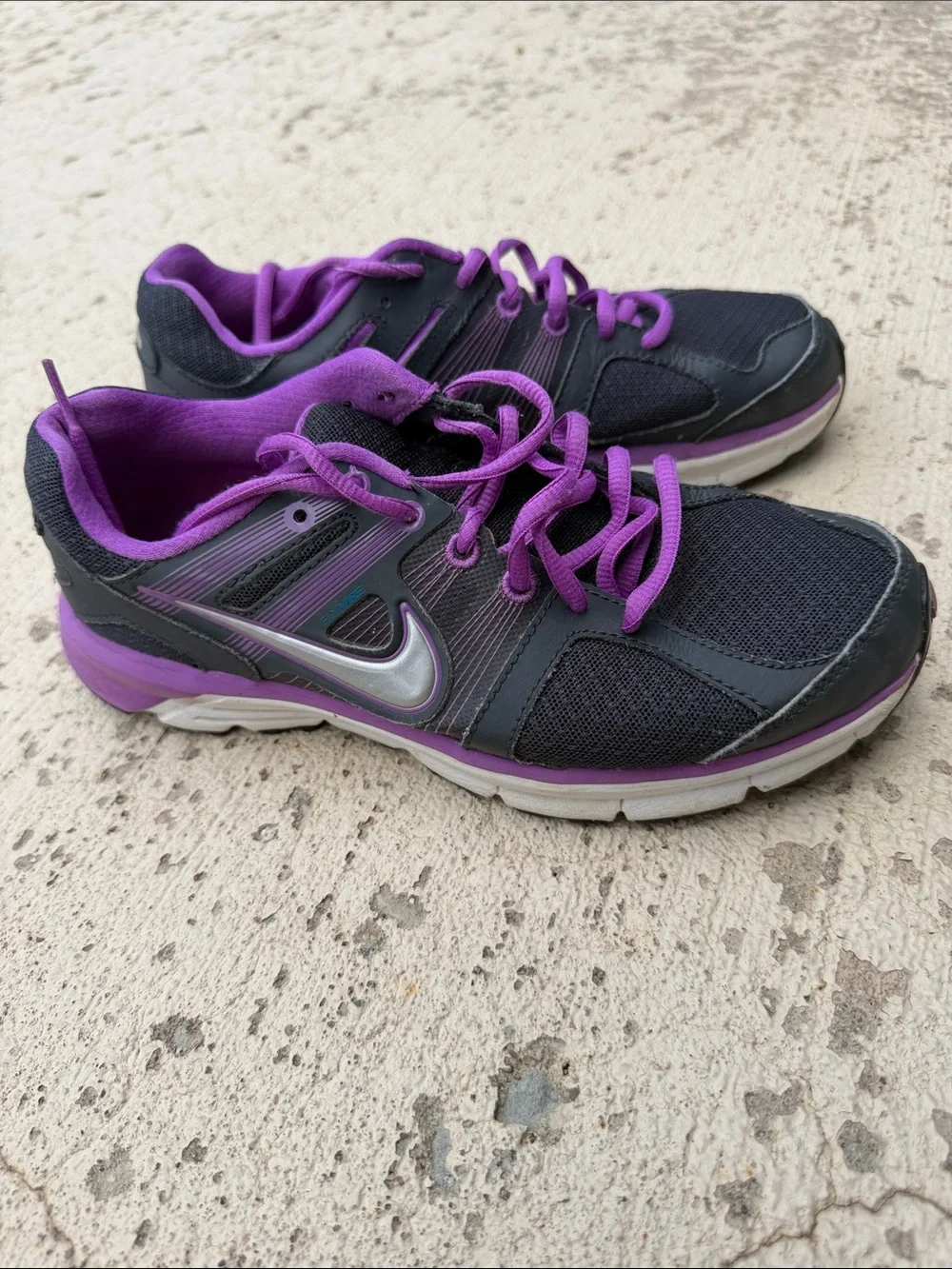 Nike Women's Black and Purple Athletic Running Shoes
